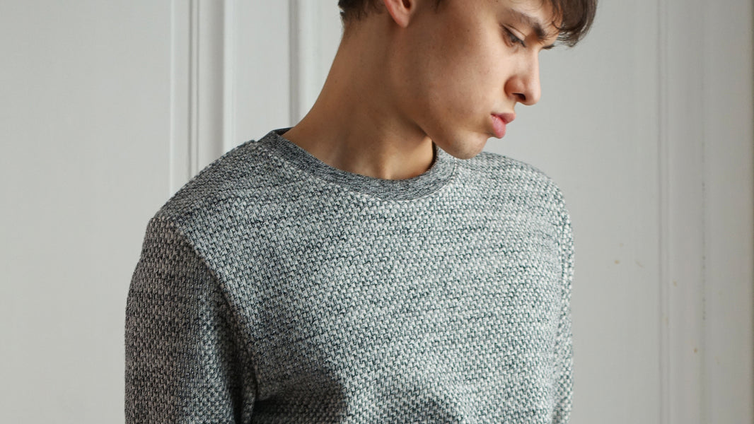 Pourquoi les couleurs du Sweat Frize sont-elles lumineuses et contrastées ?