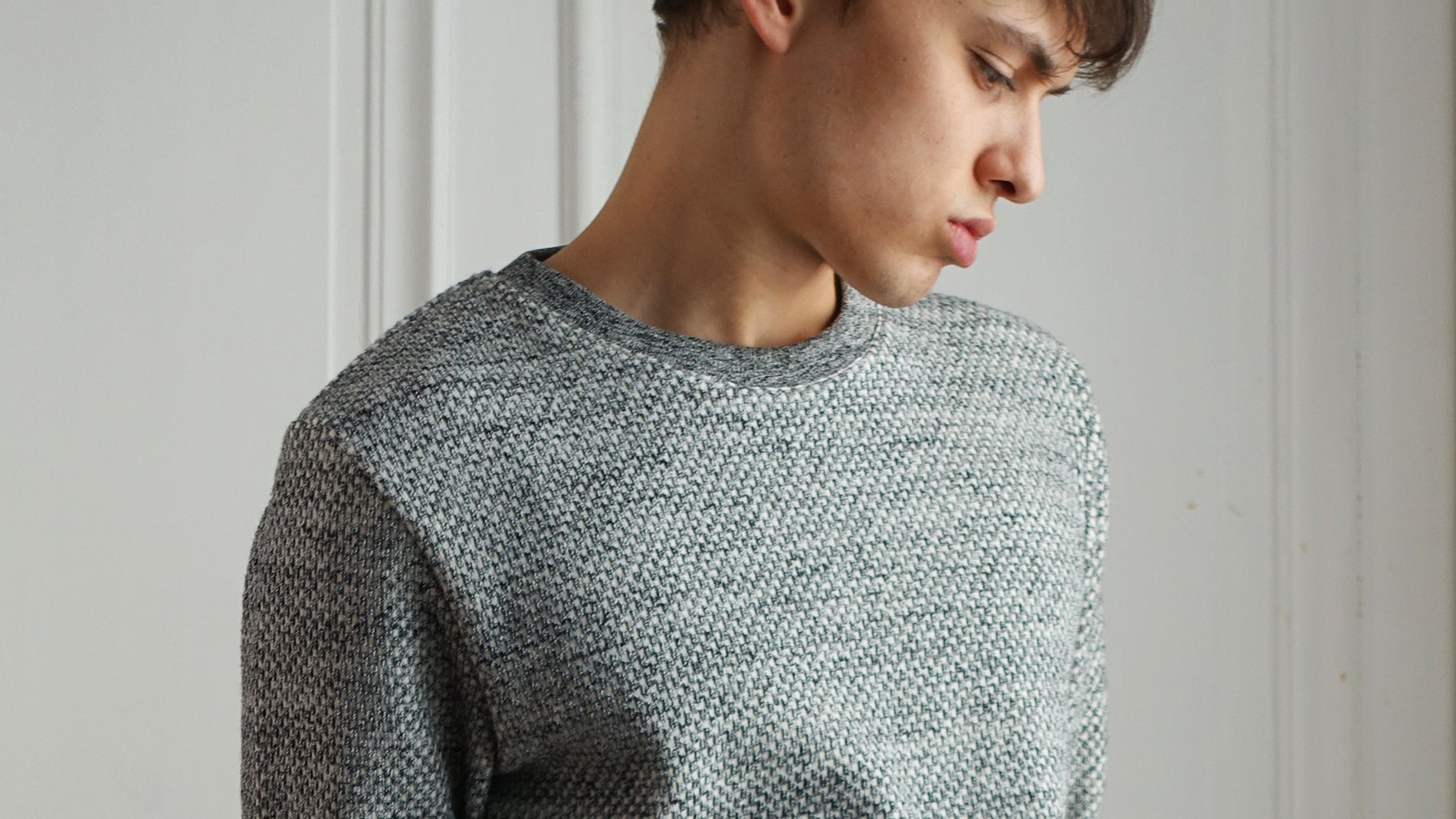 Pourquoi les couleurs du Sweat Frize sont-elles lumineuses et contrastées ?